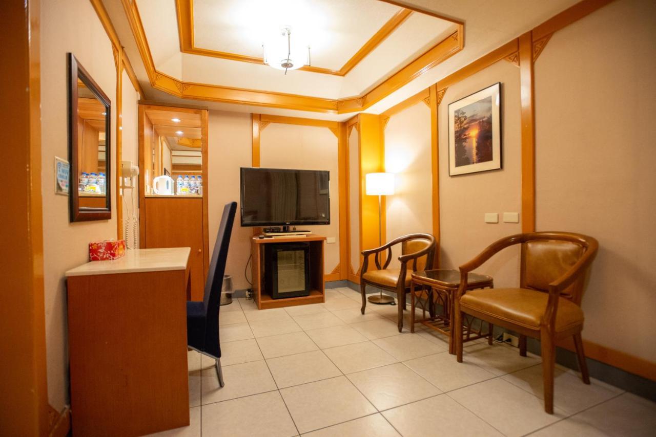 Hua Guo Hotel Keelung Esterno foto