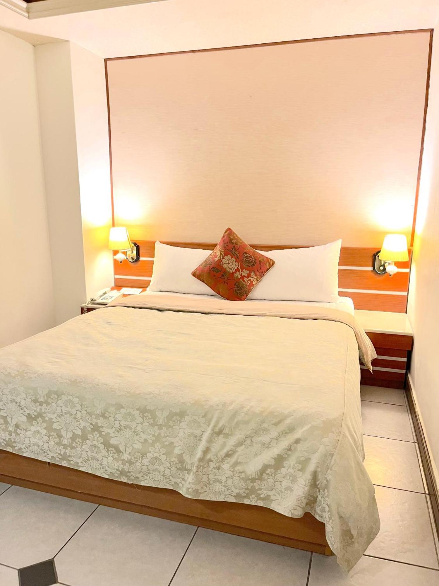 Hua Guo Hotel Keelung Esterno foto